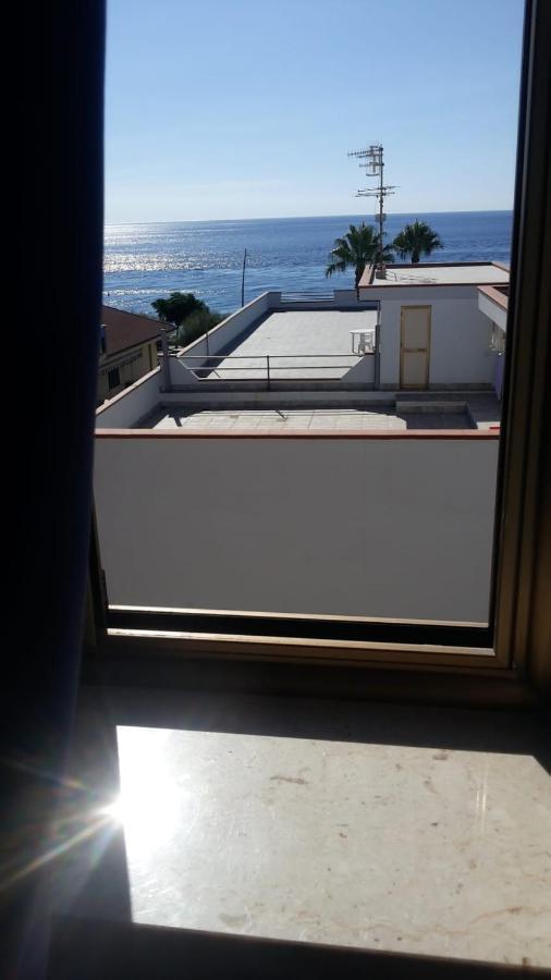 Nuova Aurora Rent Rooms Roccalumera Exterior foto